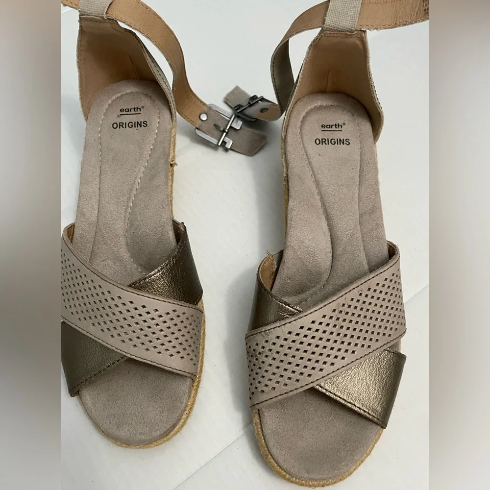 Earth Origins Natasha Wedge Heel Leather Platinum SIZE 8 - Picture 12 of 12